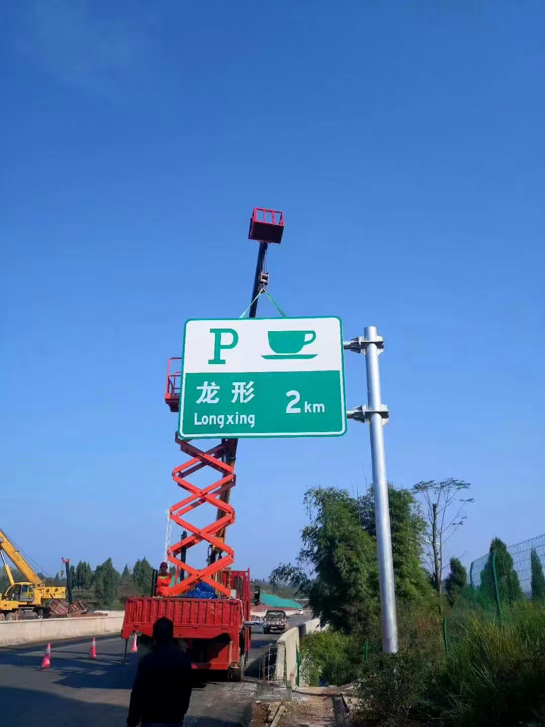 朝阳市公路标杆监控杆 - 一站式服务